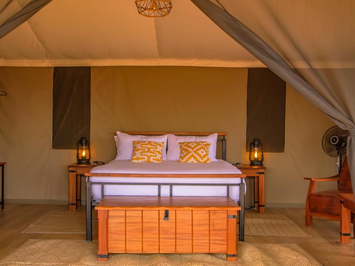 Tulia Amboseli Safari Camp Hotel Kültér fotó